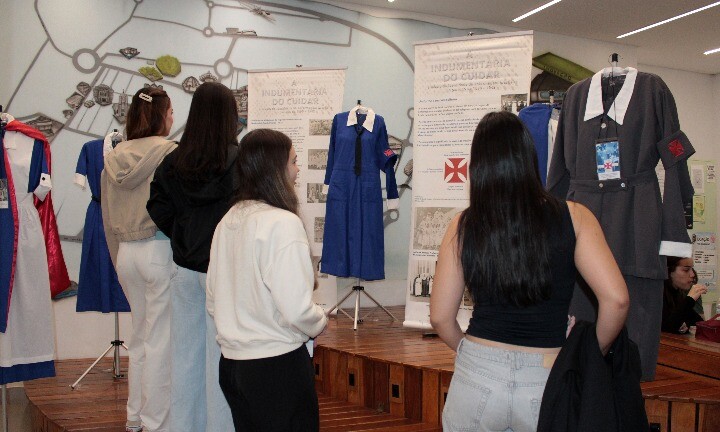 Exposição na Barão de Mauá retrata evolução dos uniformes da Enfermagem brasileira