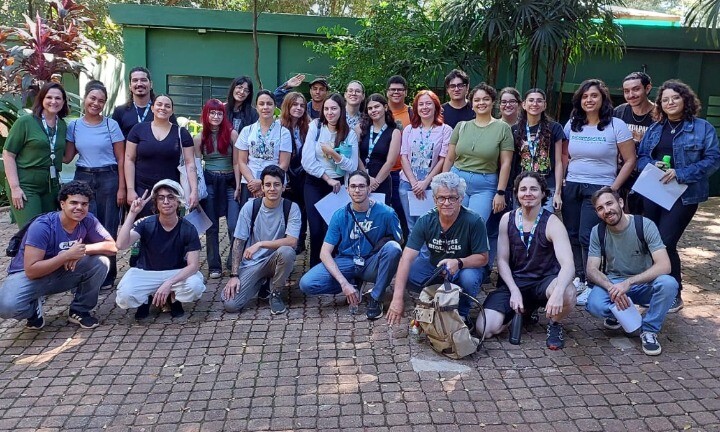 Alunos de Ciências Biológicas visitam Bosque Zoológico Fábio Barreto para atividades práticas sobre manejo animal