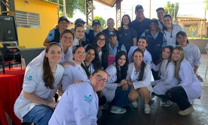 Bingo educativo leva informação e cuidado à população do bairro Valentina Figueiredo