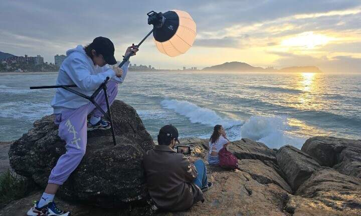 Alunos de Produção Audiovisual falam sobre curta-metragem em entrevista a uma TV local